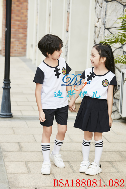 幼兒園服裝每年幾套，有沒(méi)有收費(fèi)標(biāo)準(zhǔn)？